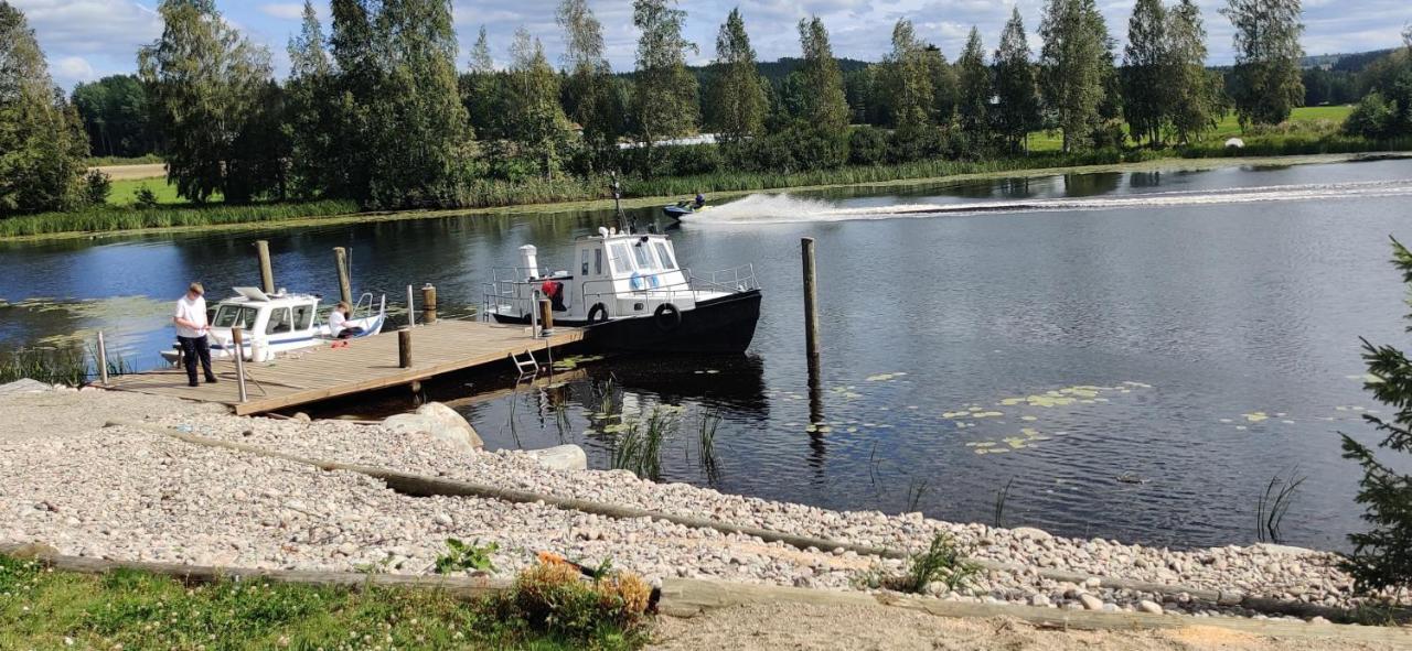 Uusi Saunamoekki Jaemsaessae, Laehellae Himosta *