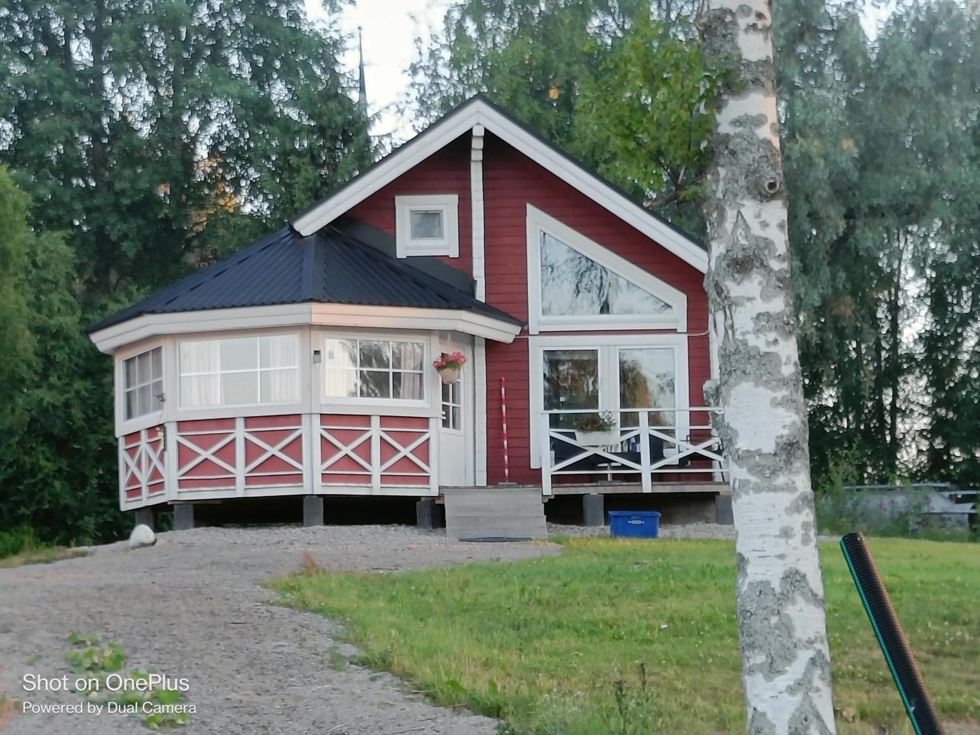 Uusi Saunamoekki Jaemsaessae, Laehellae Himosta Chalet