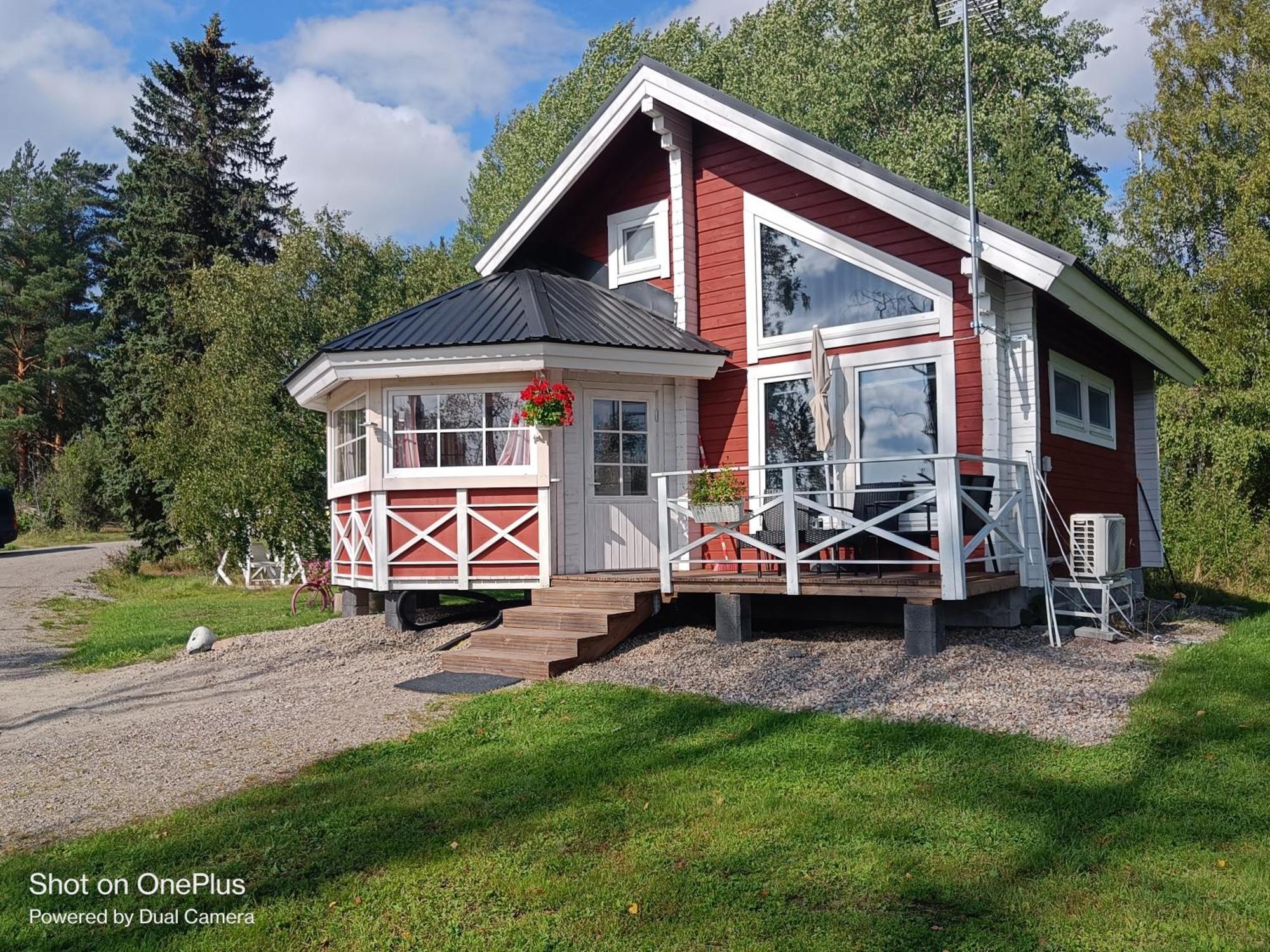 Uusi Saunamoekki Jaemsaessae, Laehellae Himosta Chalet *